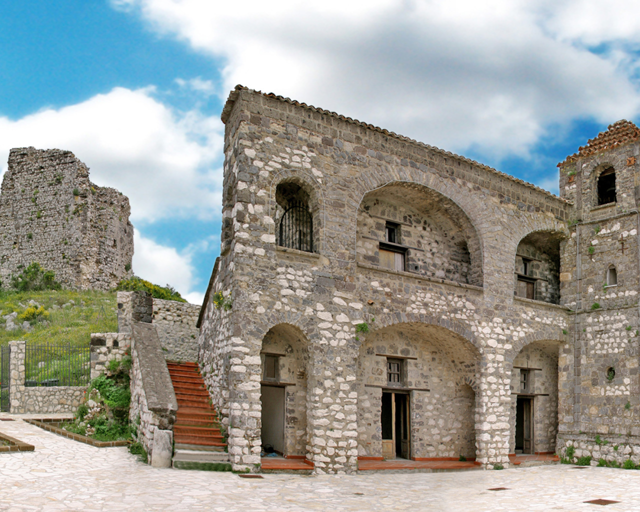 Старинная церковь в Генуе, Италия