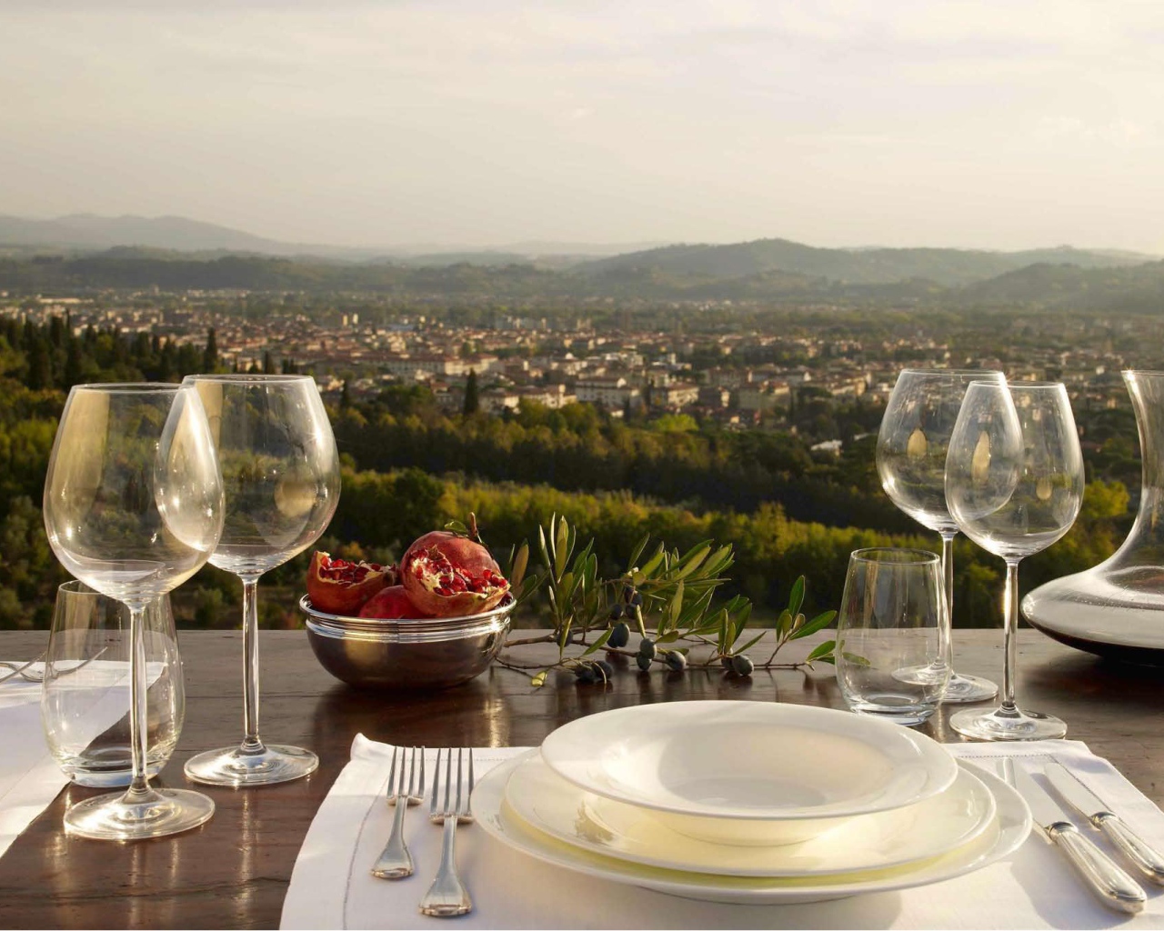 Отдых в кафе с видом на Флоренцию, Италия