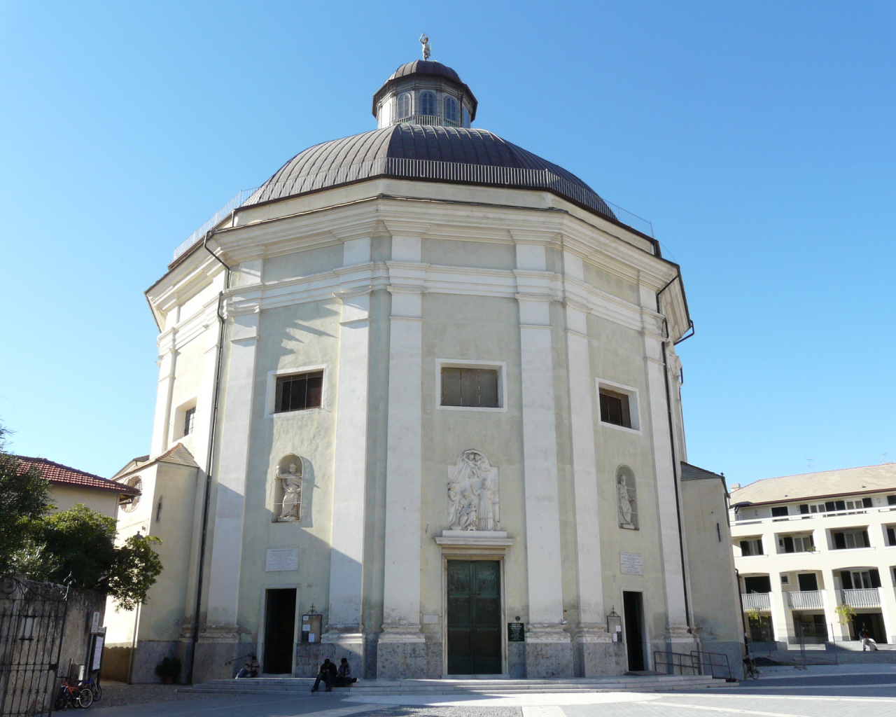 Башня в Лоано, Италия