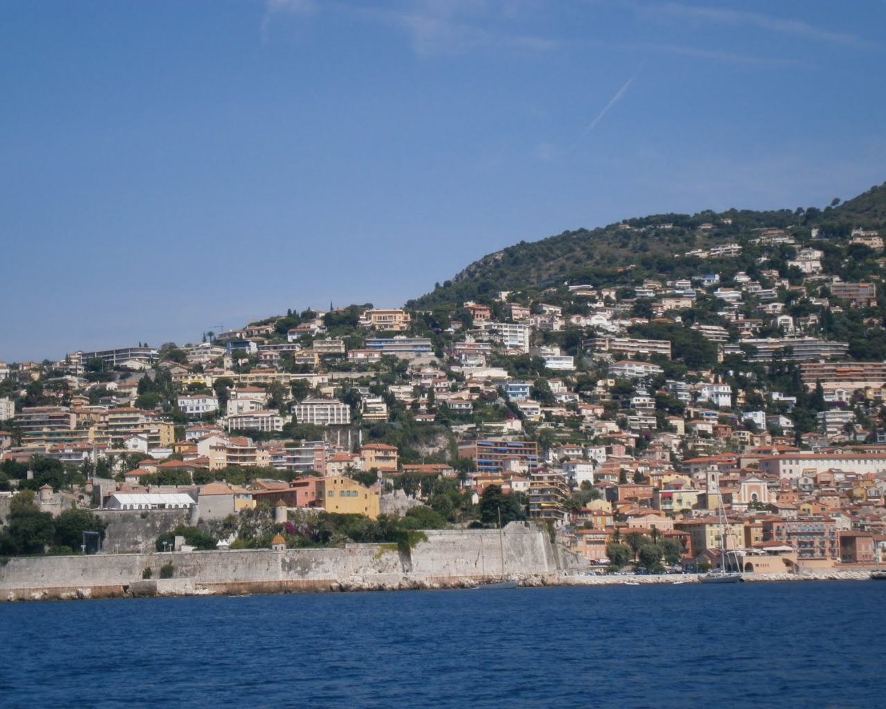 Городские здания в Лоано, Италия