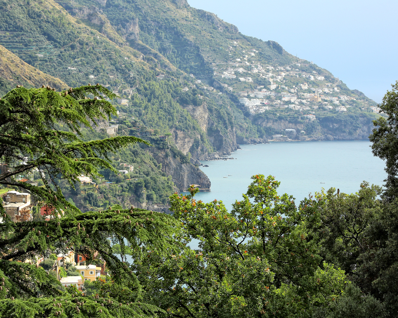 Вид на залив на курорте Позитано, Италия