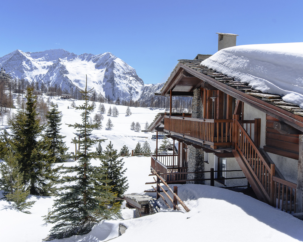 Вилла на горнолыжном курорте Сестриер, Италия