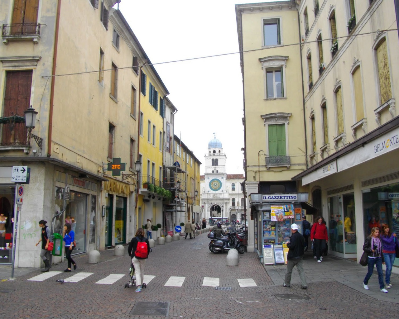 Прогулка по улице в Падуе, Италия