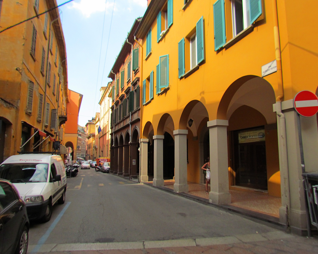 Прогулка по улицам на курорте в Монтекатини Терме, Италия