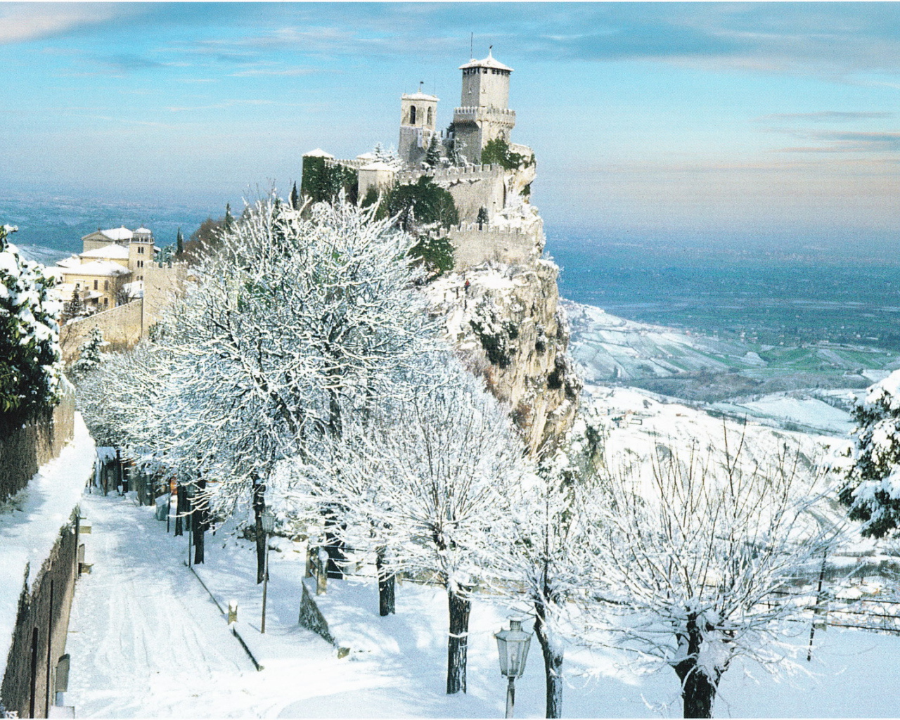 Зимний пейзаж в Сан Марино, Италия