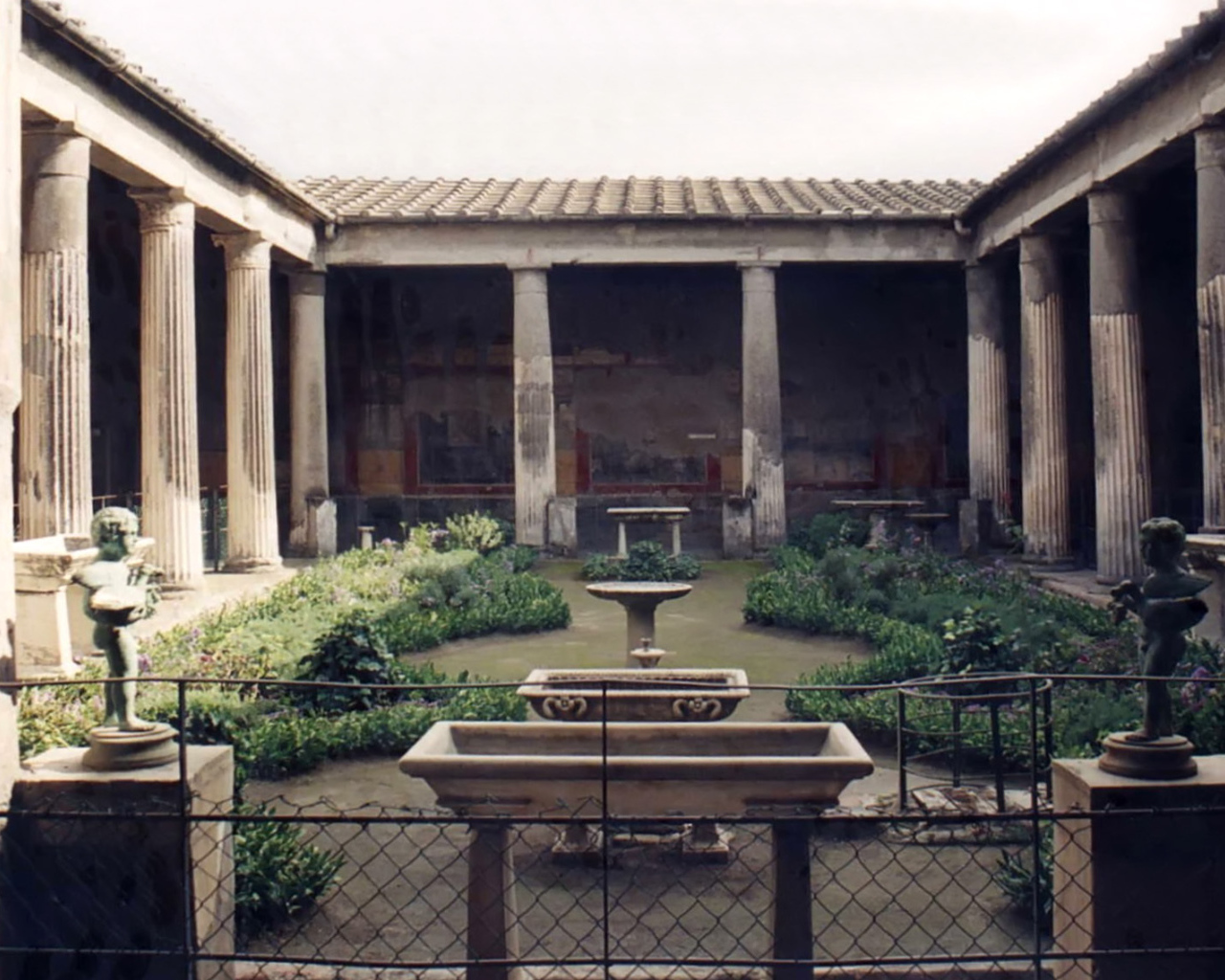 Двор дома в Помпеях, Италия