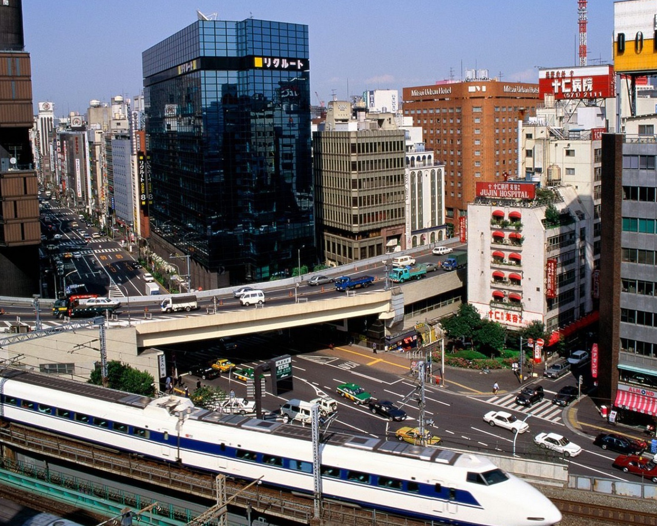 Черное здание в Токио