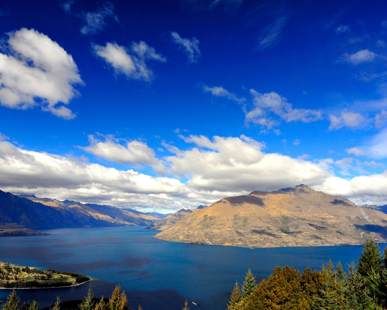 Озеро Уакатипу в Новой Зеландии