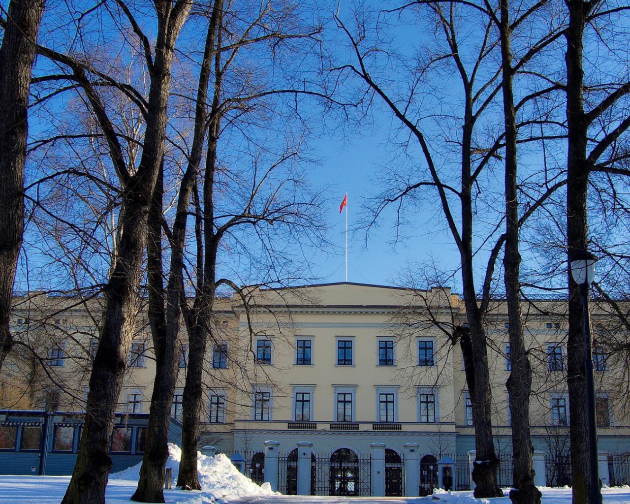 Фасад королевского дворца в Осло