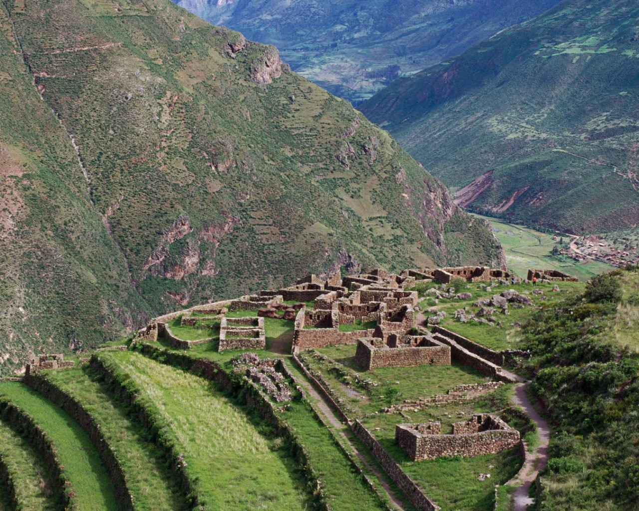 Древние горы в Перу