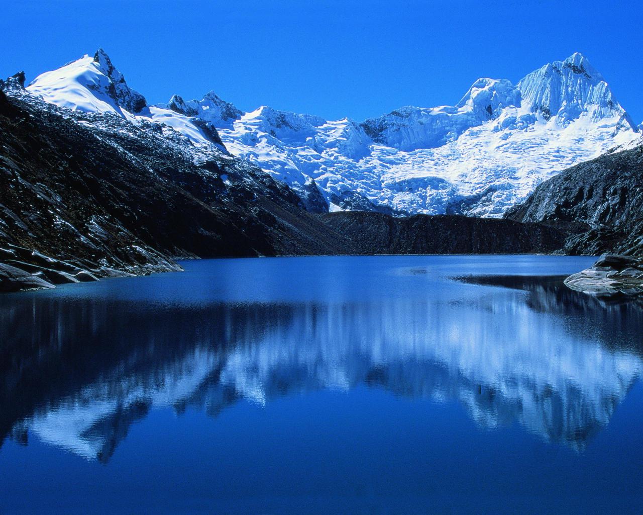 Голубое озеро в Перу