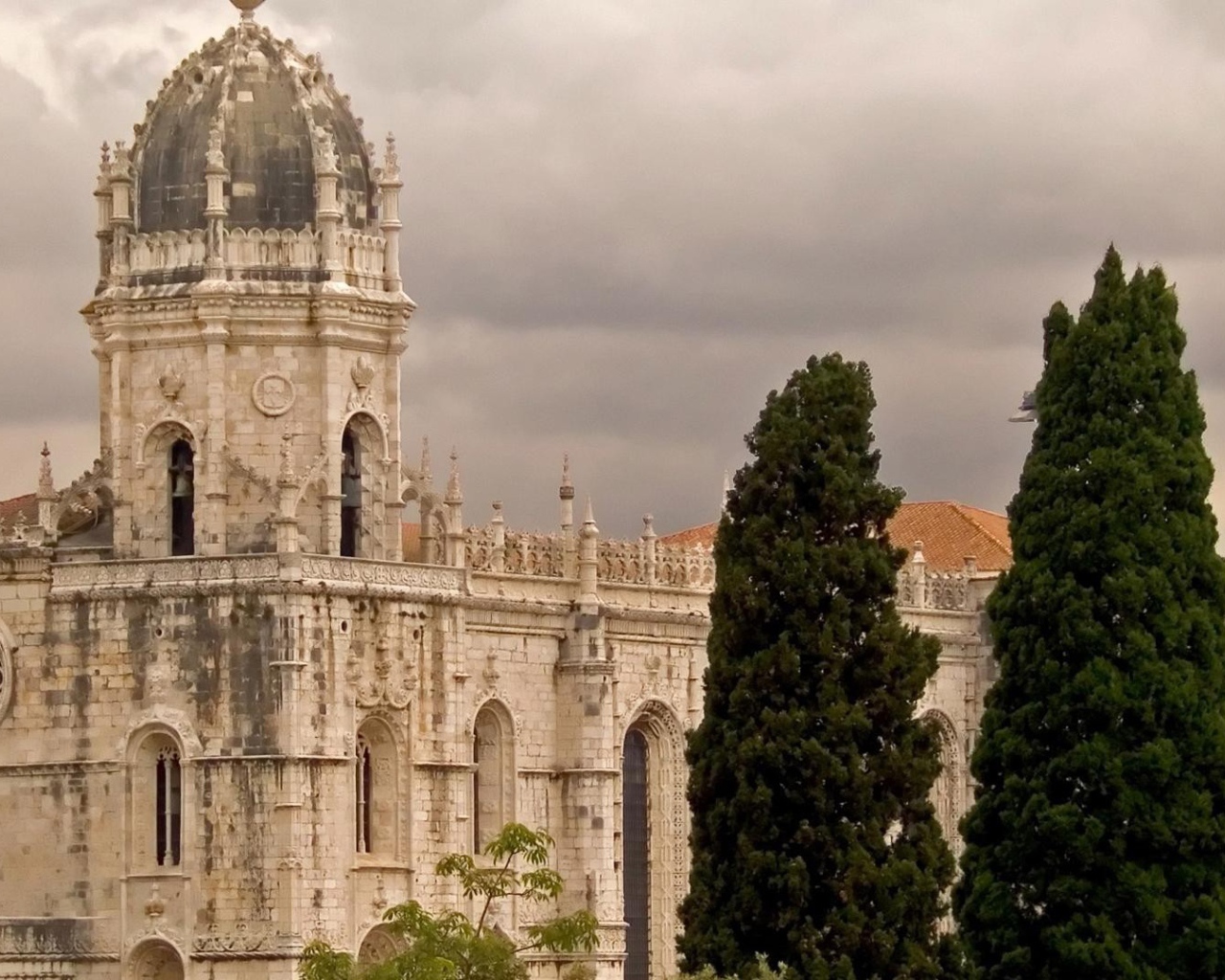 Старинная церковь в Лиссабоне