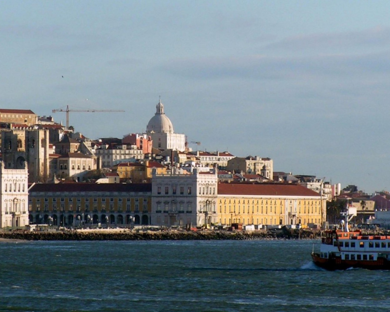 Набережная в Лиссабоне