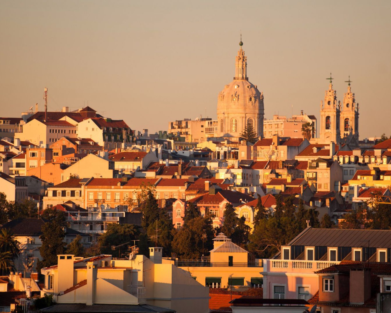 Предзакатный вид в Лиссабоне