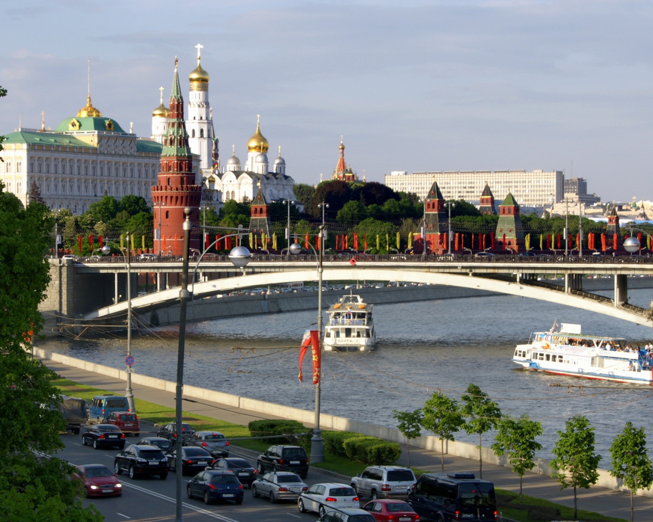 Катера у Кремля