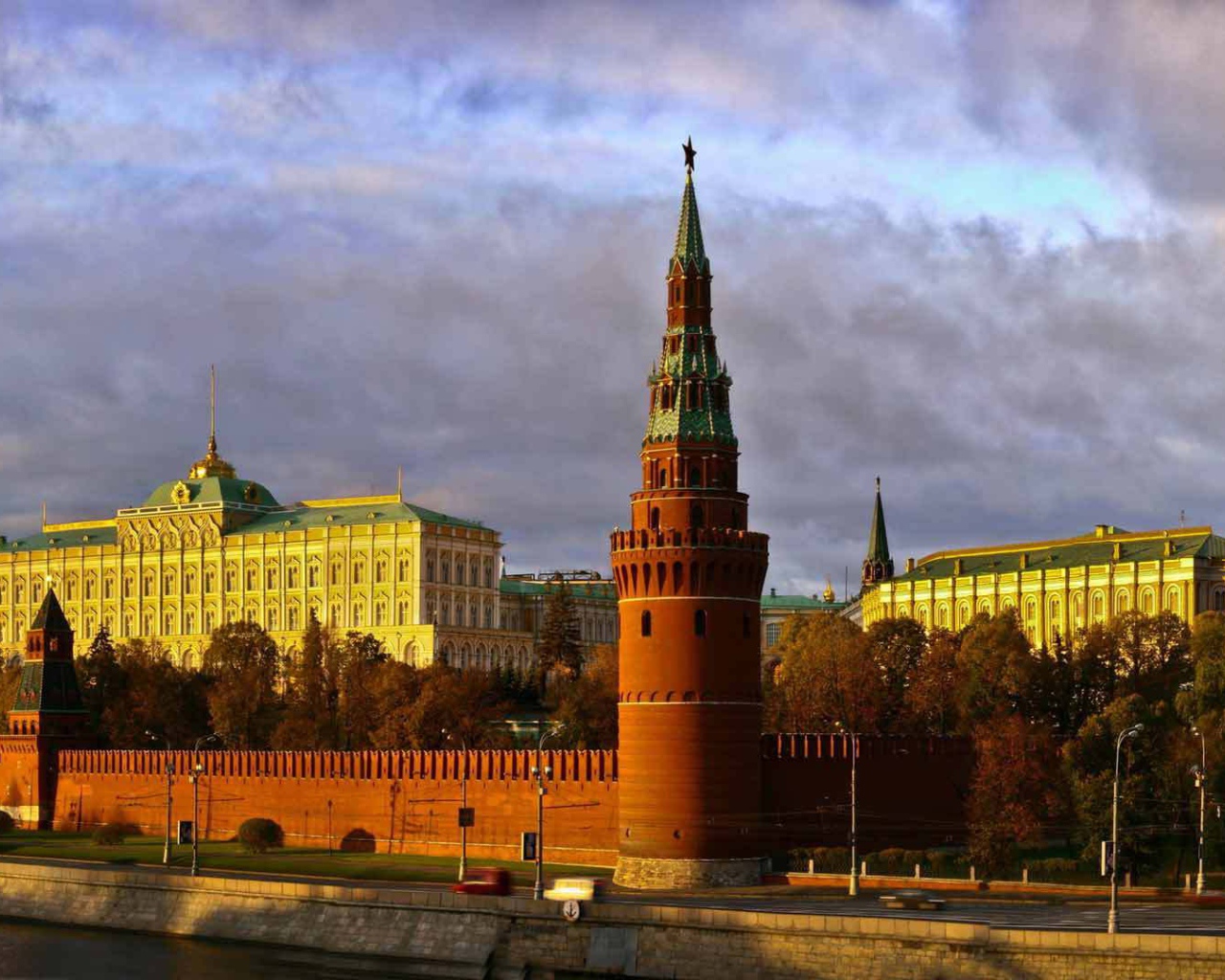 Кремль в лучах солнца