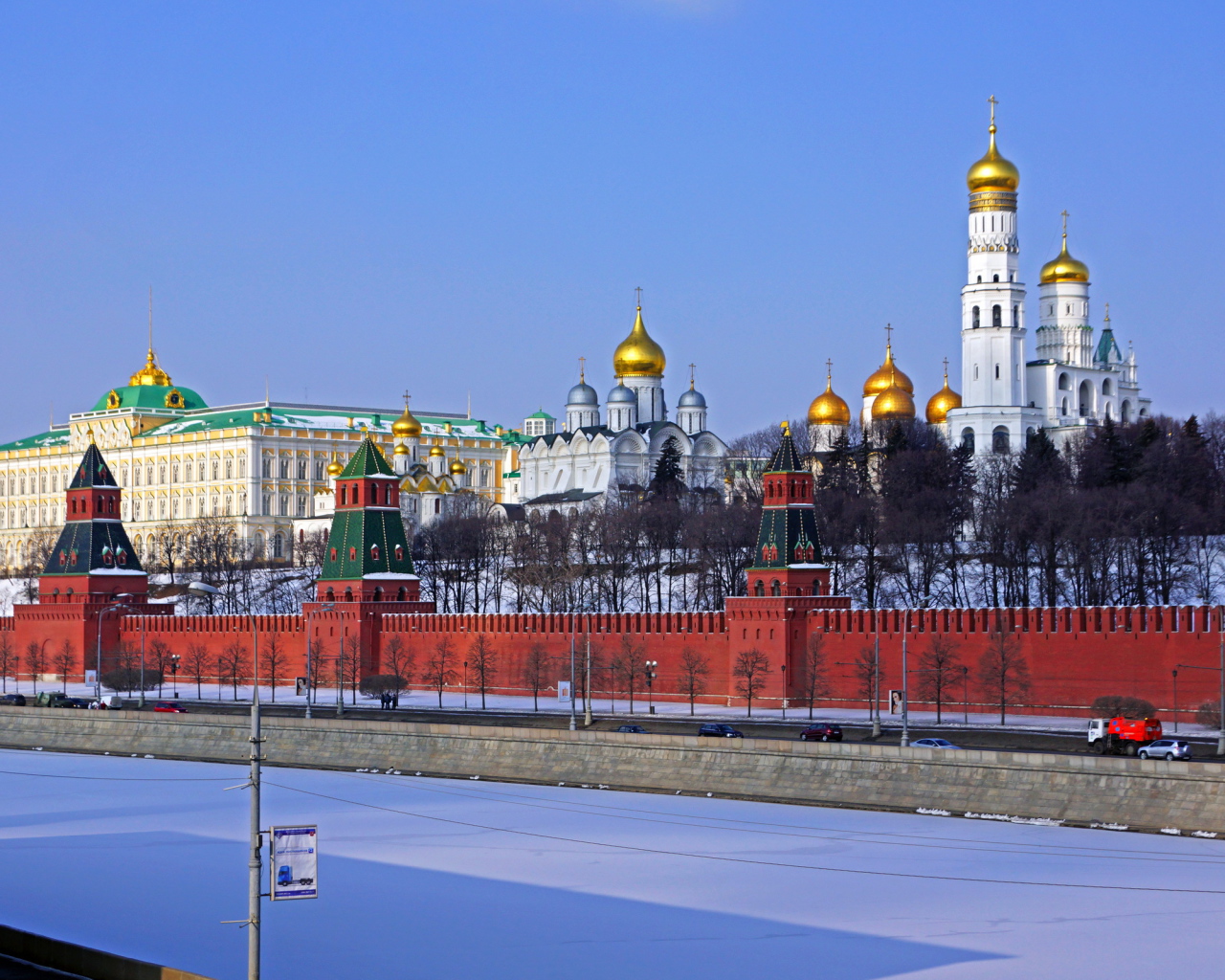 Зимняя река у Кремля