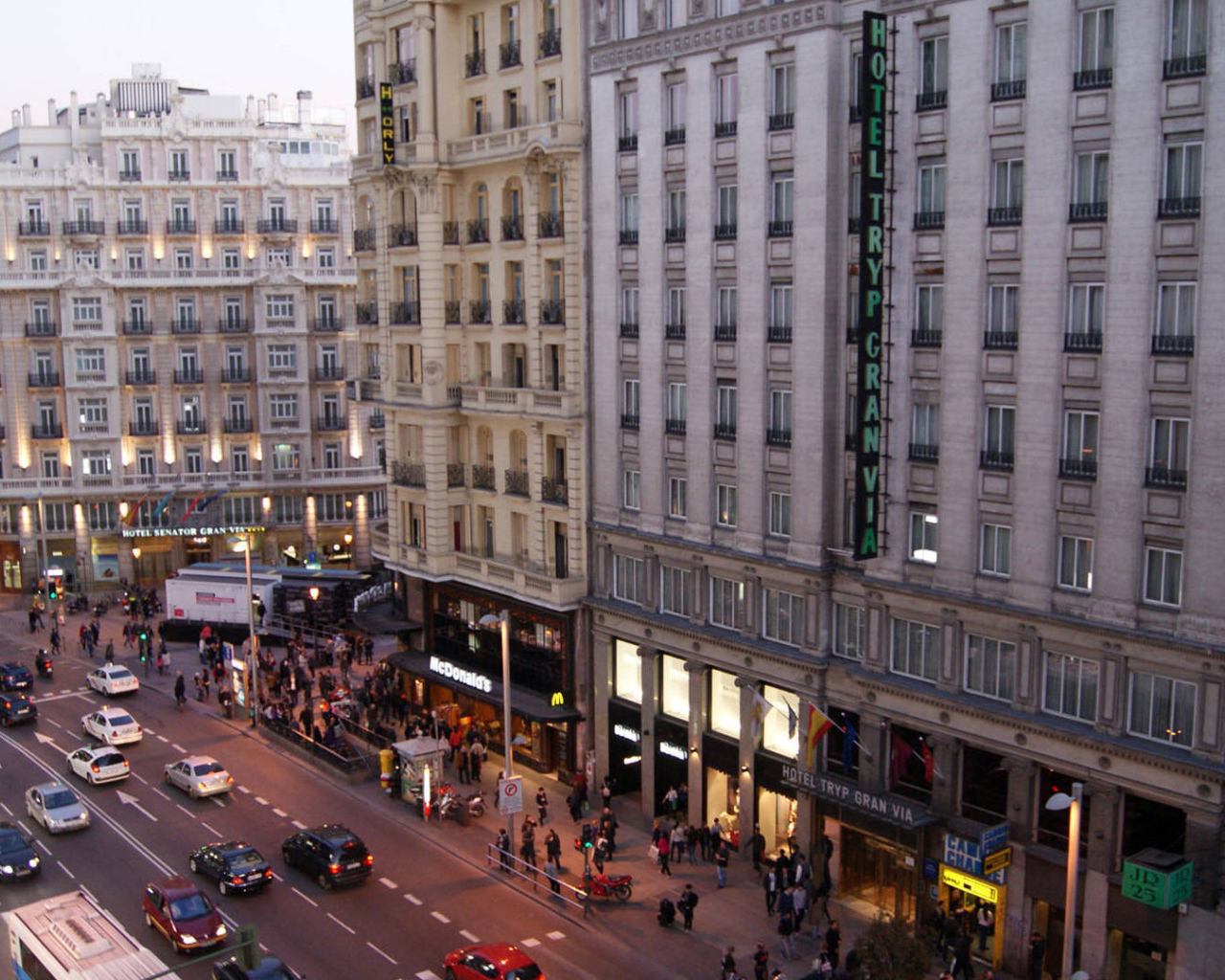 Оживленная улица в Мадриде