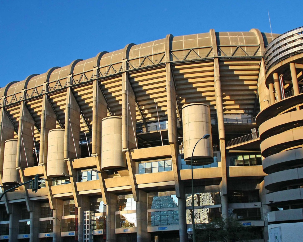 Стадион Сантьяго Бернабеу в Мадриде