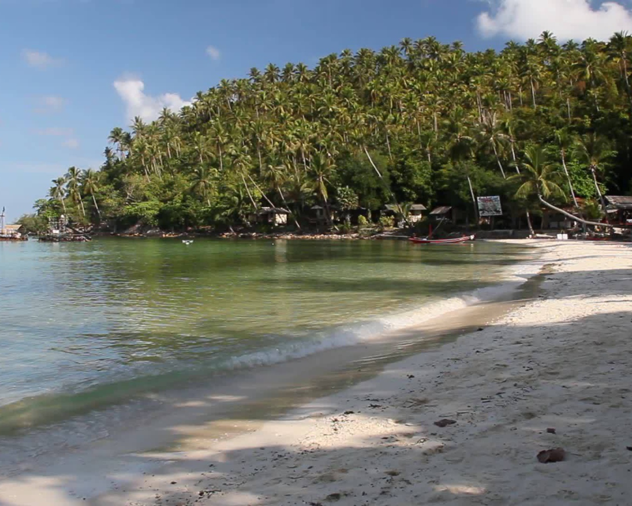 Осенний отдых на пляже на острове Панган, Таиланд