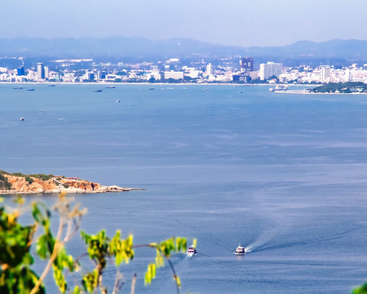 Город на курорте острова Ко Лан, Таиланд