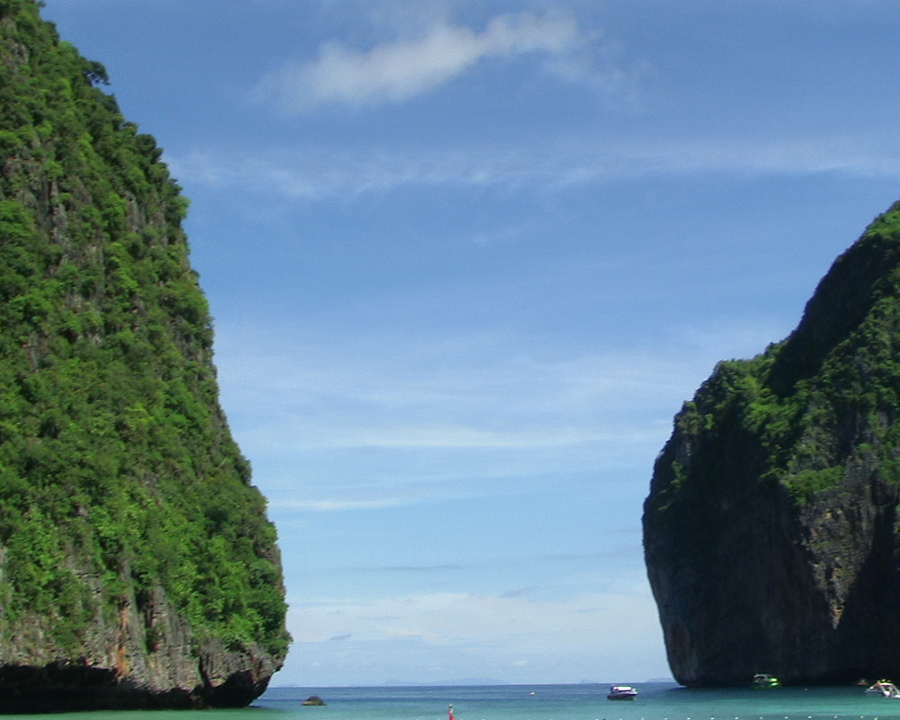 Вход в бухту в Пхукете