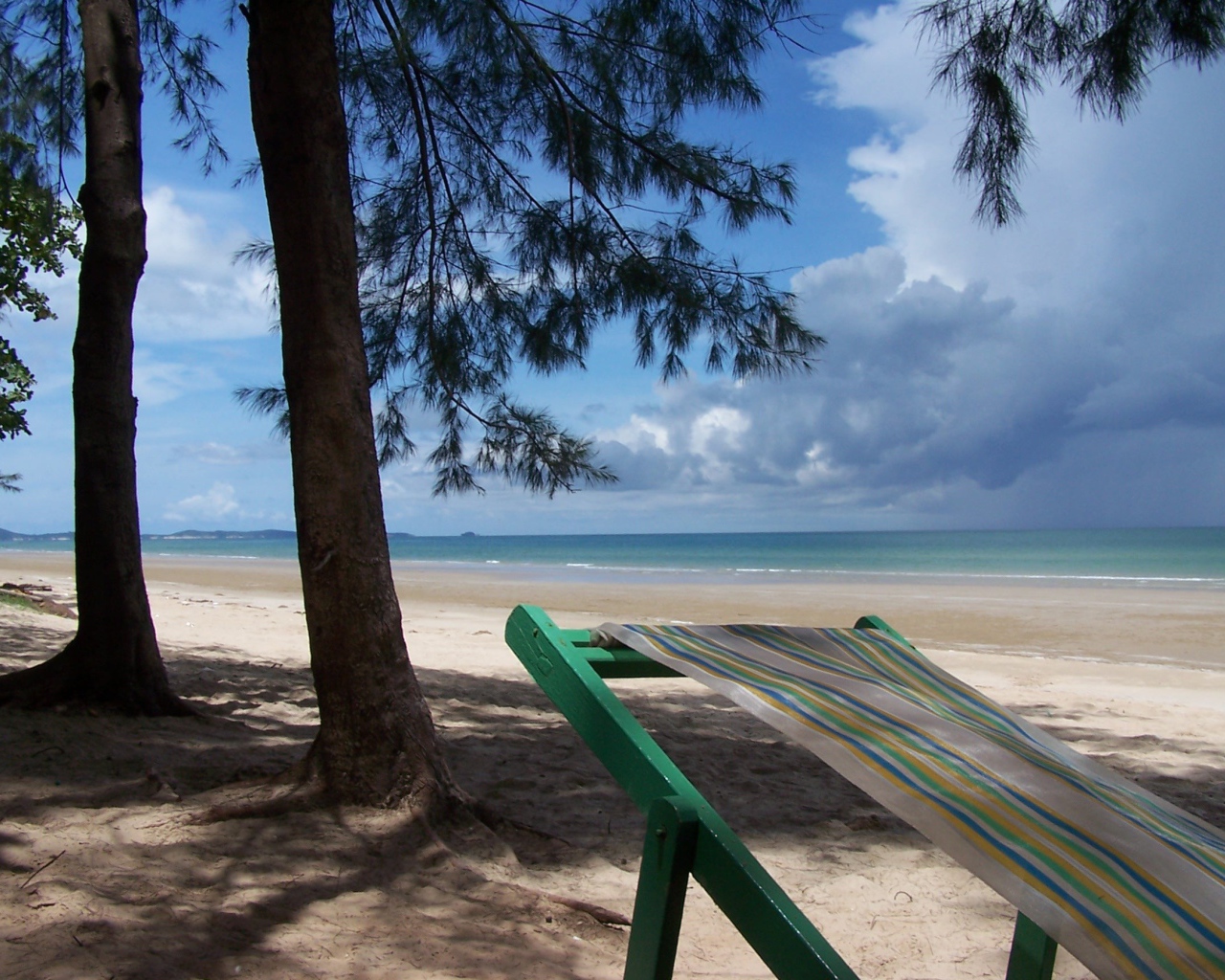 Золотой пляж на курорте Районг, Таиланд