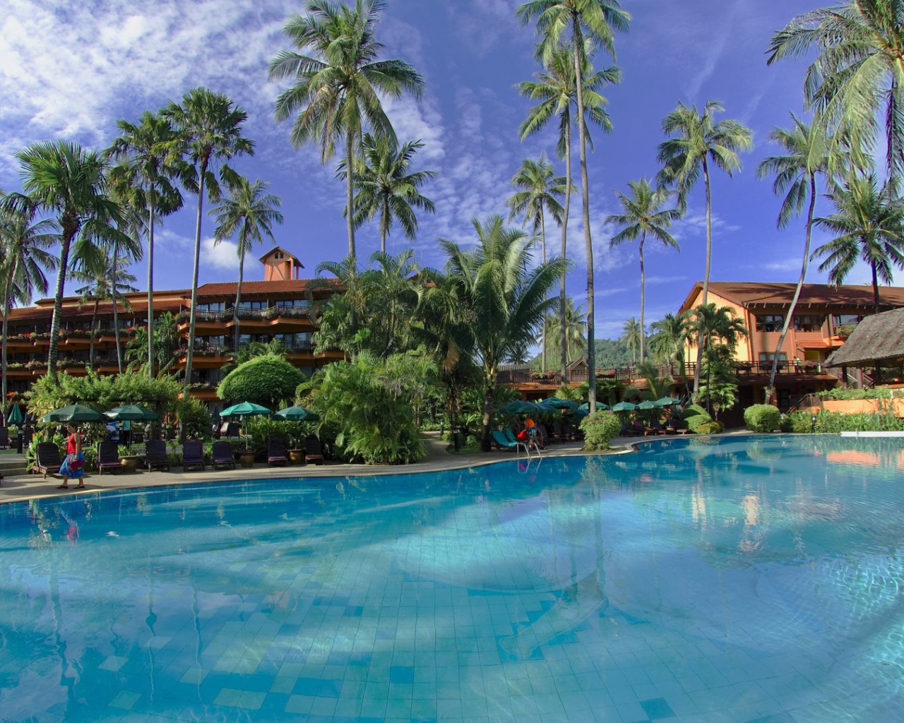 Бассейн в отеле в Пхукете