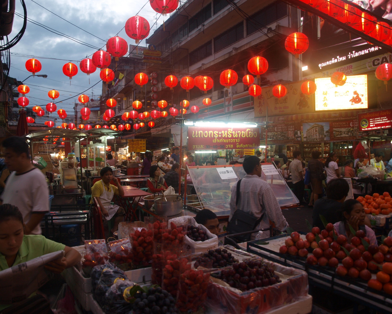 Рынок на курорте Лопбури, Таиланд