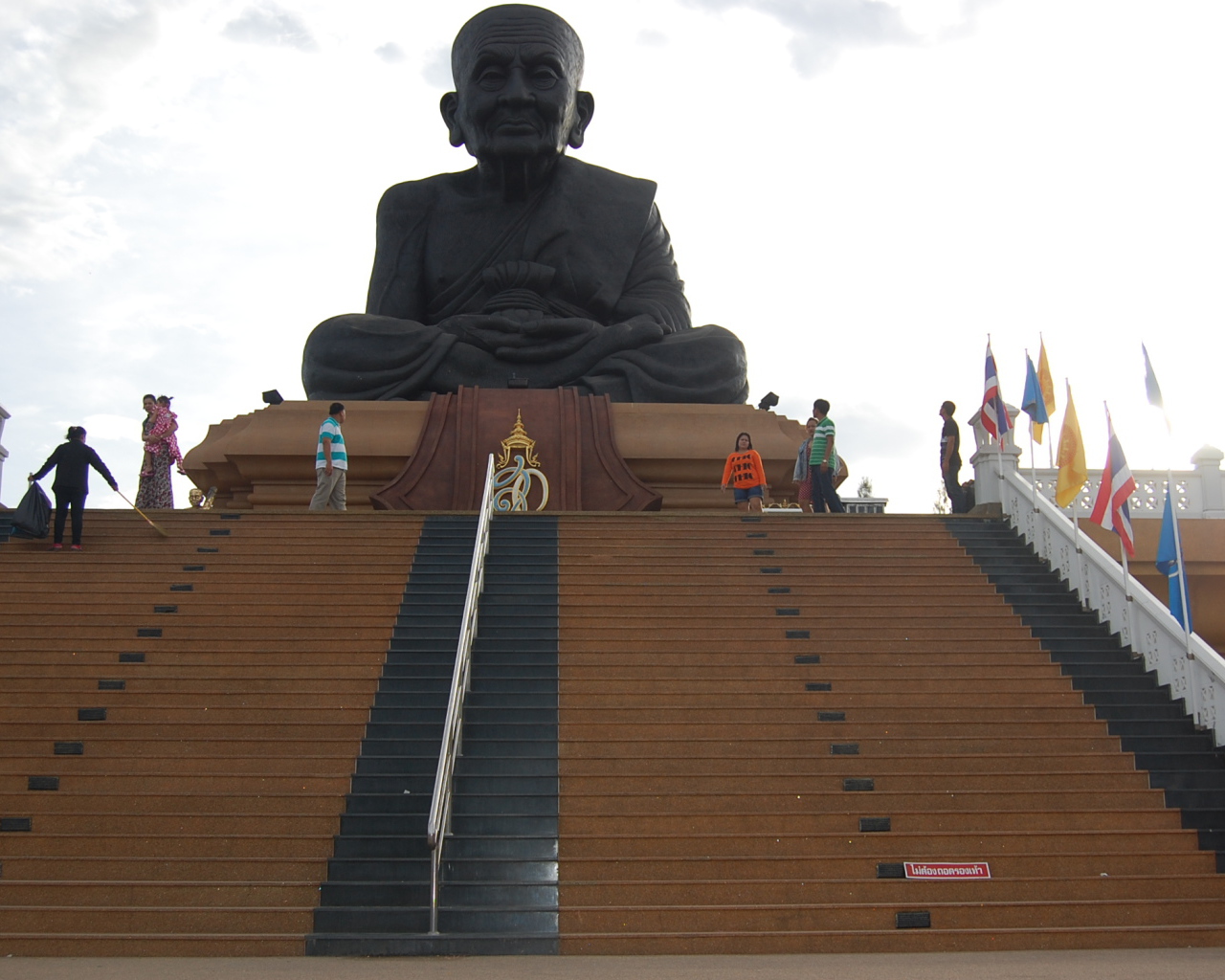 Статуя монаха на курорте Хуа Хин, Таиланд