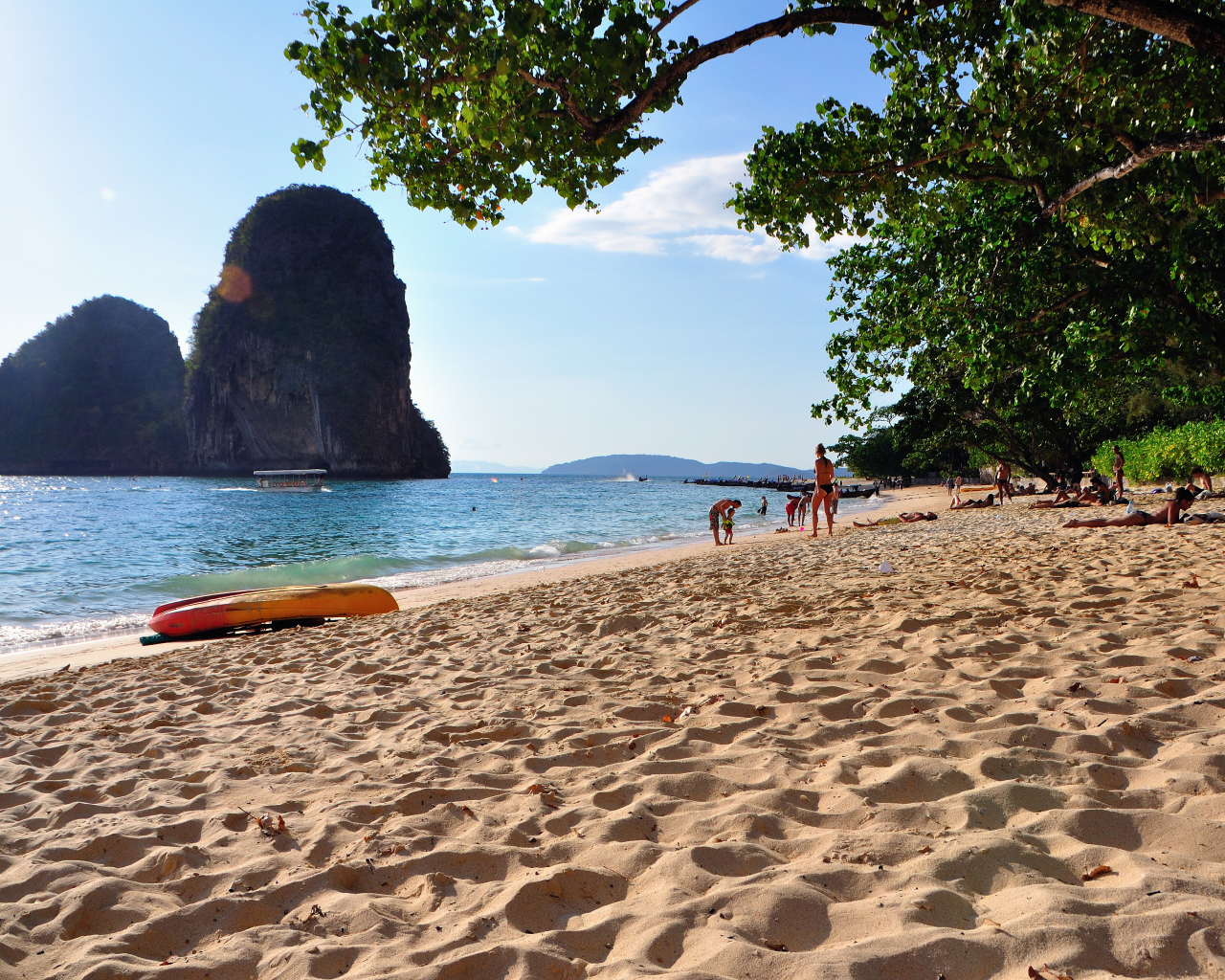 Отдых на пляже на курорте Чианг Рай, Таиланд