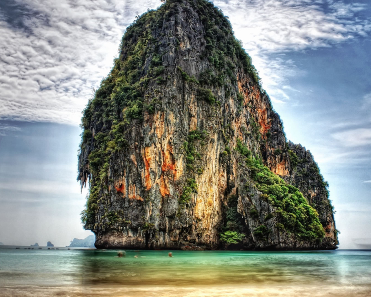 Скала в Пхукете