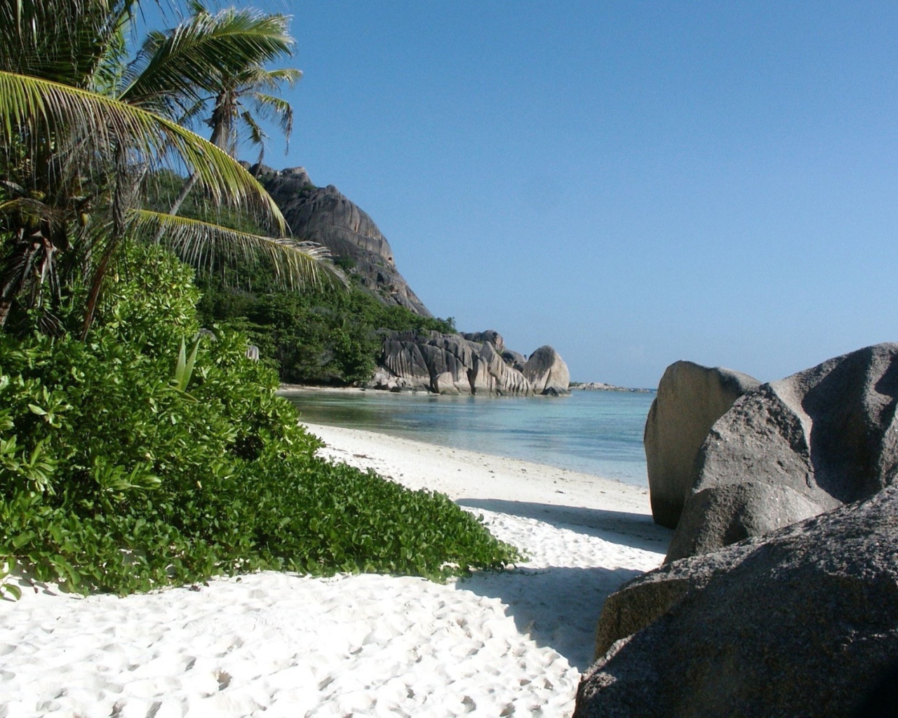 Песчаный пляж на острове Чанг, Таиланд