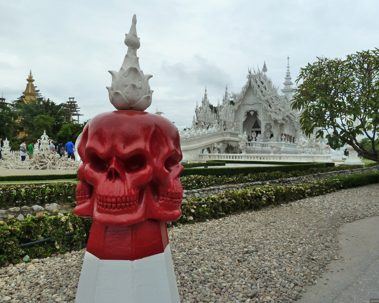 Статуя череп на курорте Чианг Рай, Таиланд
