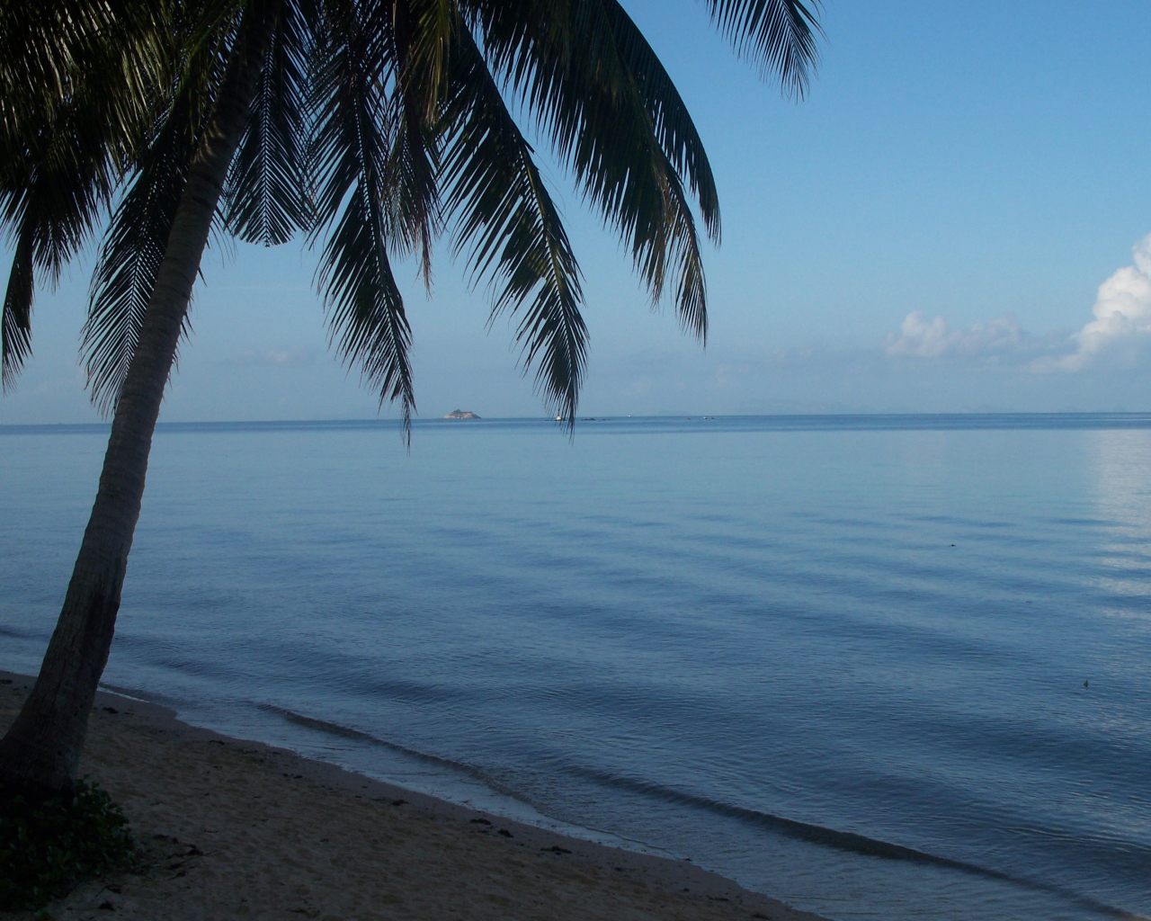 Волны прибоя на острове Панган, Таиланд