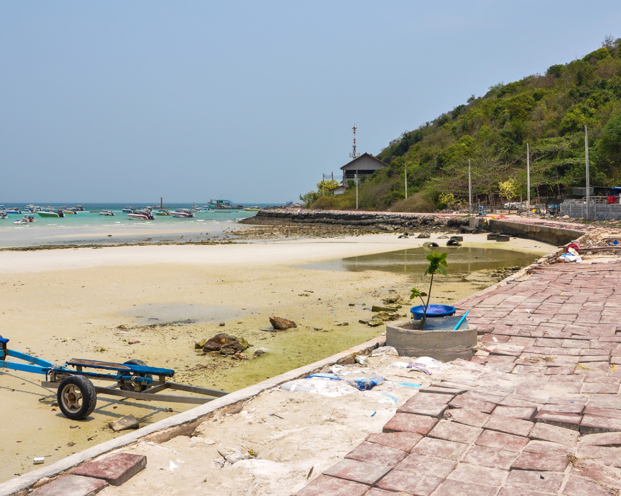 Пляж Тонгланг на курорте острова Ко Лан, Таиланд