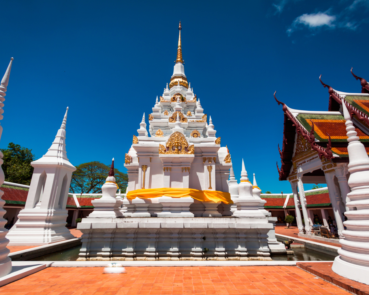 Храм Ват Пра Бороматхат Чайя на курорте Чианг Май, Таиланд