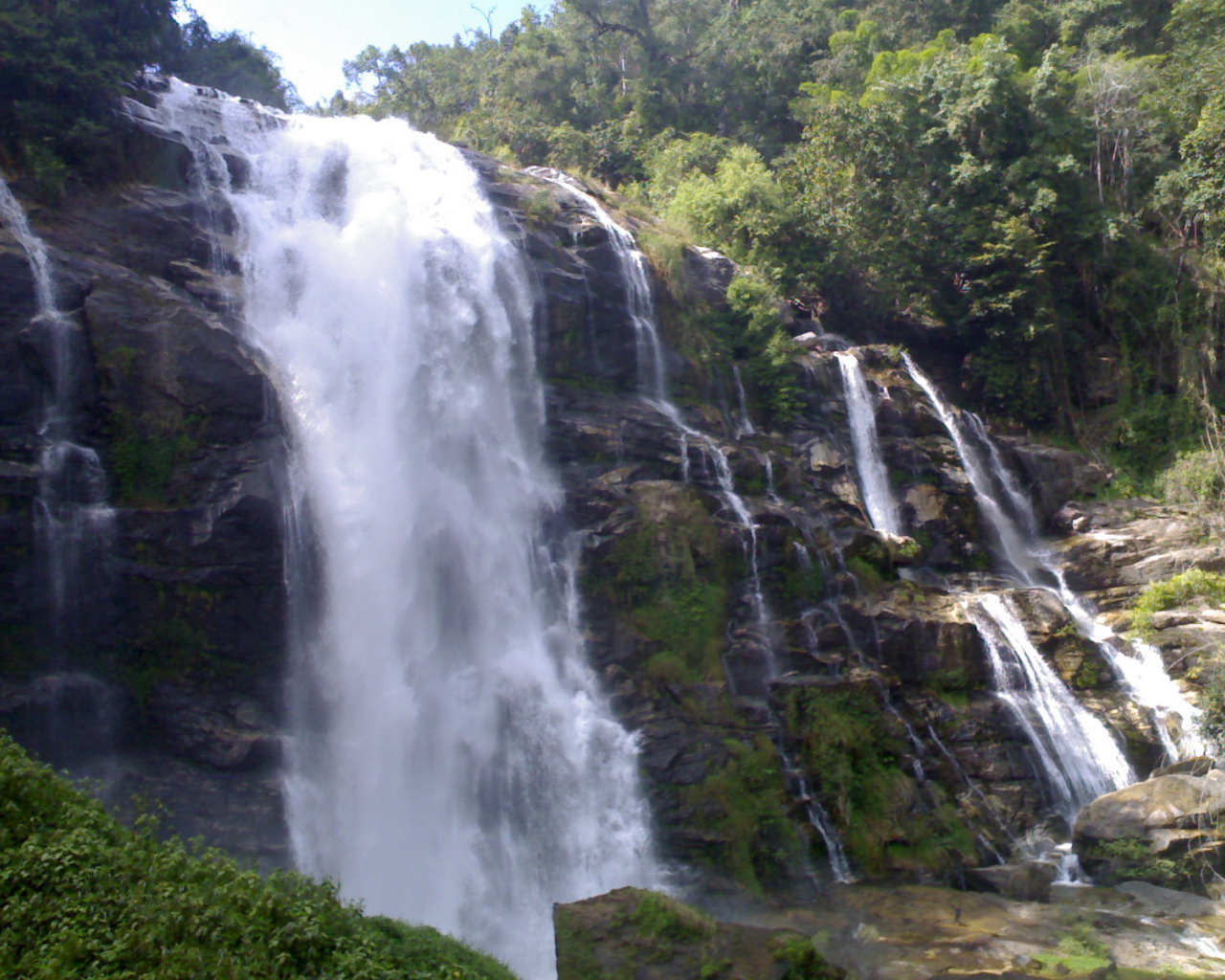 Водопады в окрестностях курорта Чианг Май, Таиланд