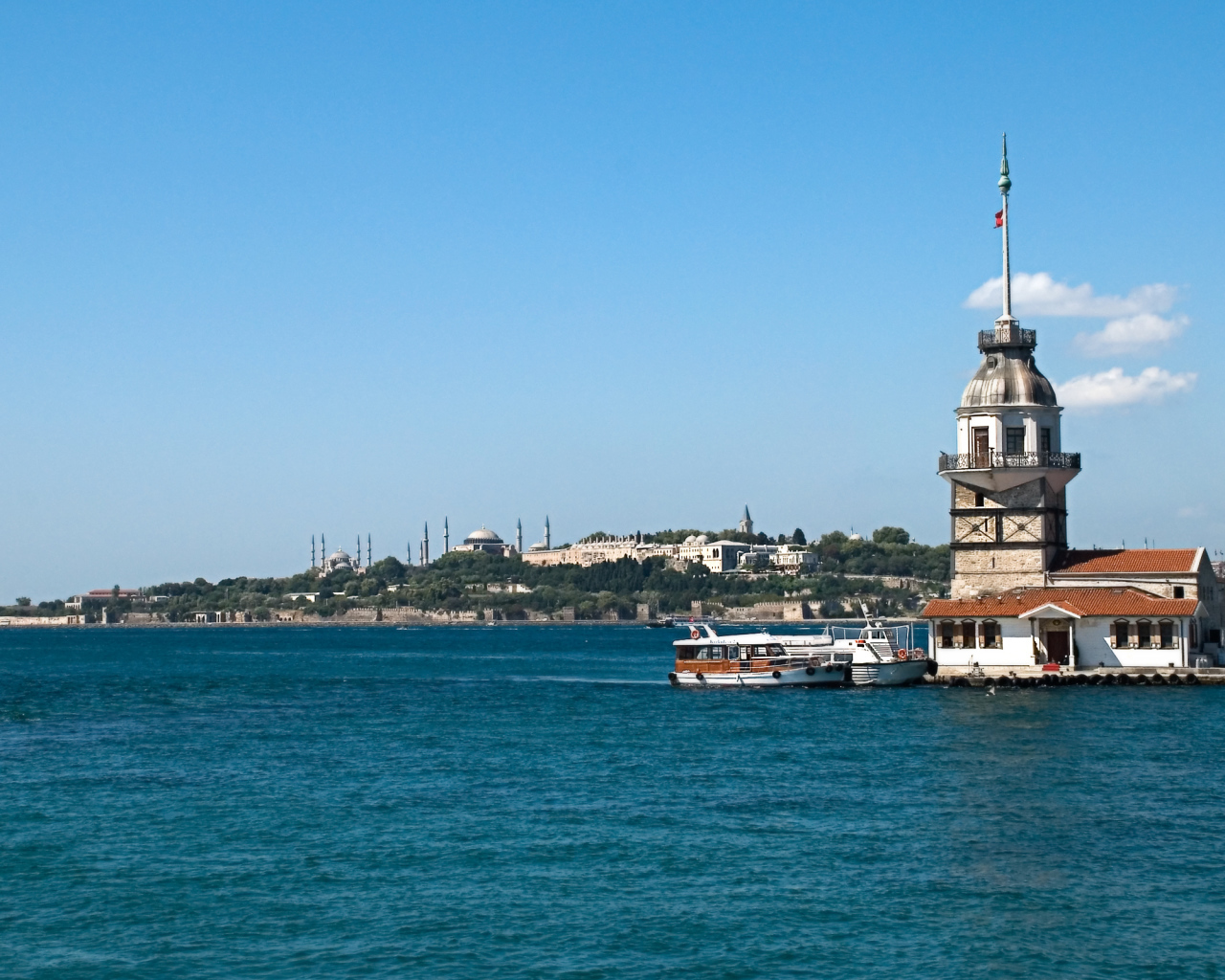 Островок в заливе Стамбула