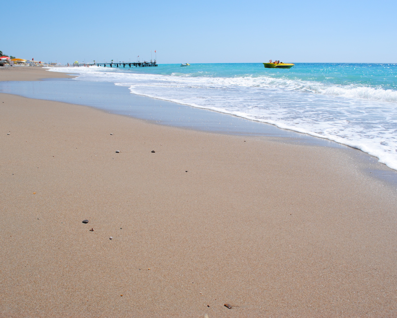 Бескрайний пляж в Белек, Турция