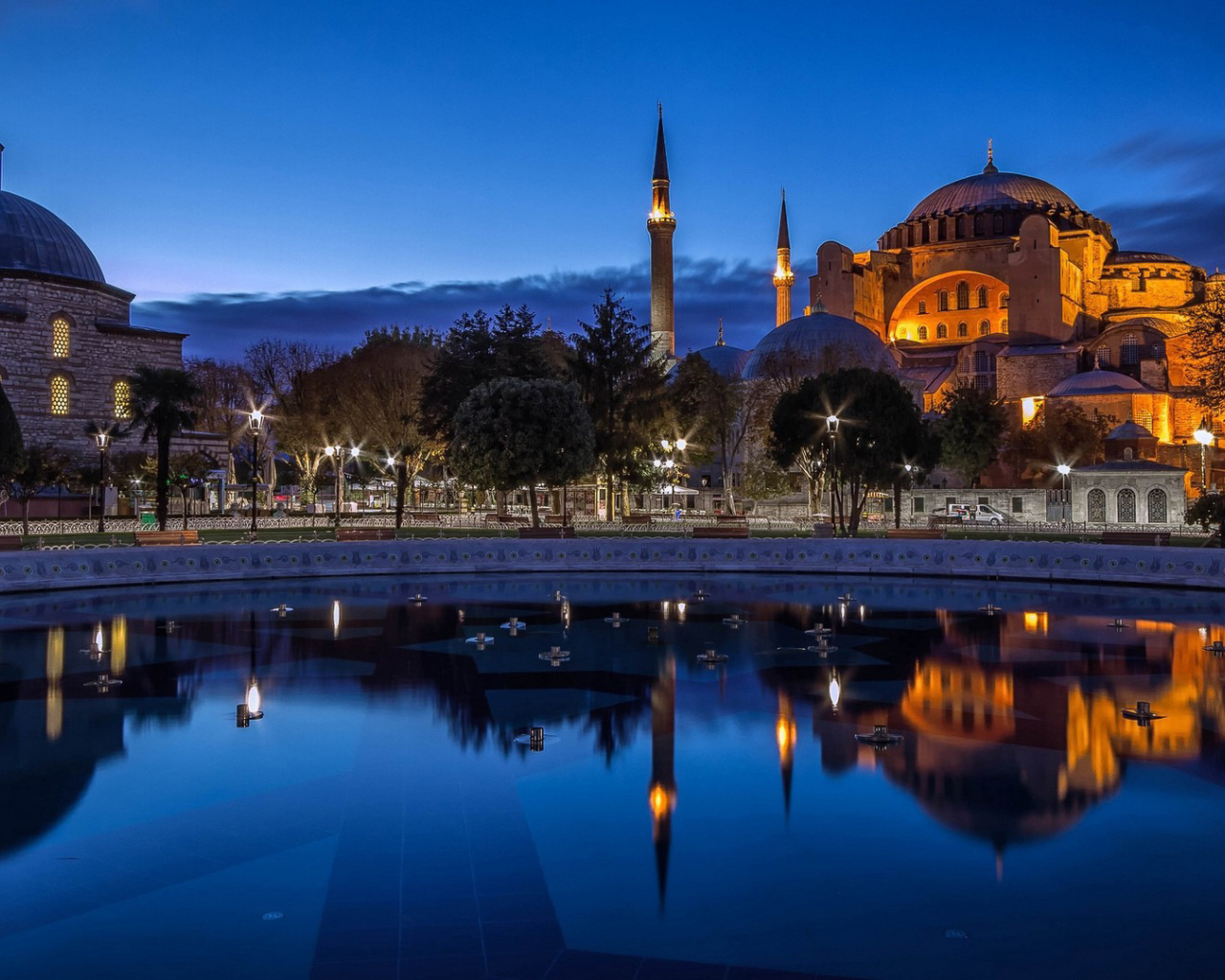 Вечерние фонари в Стамбуле