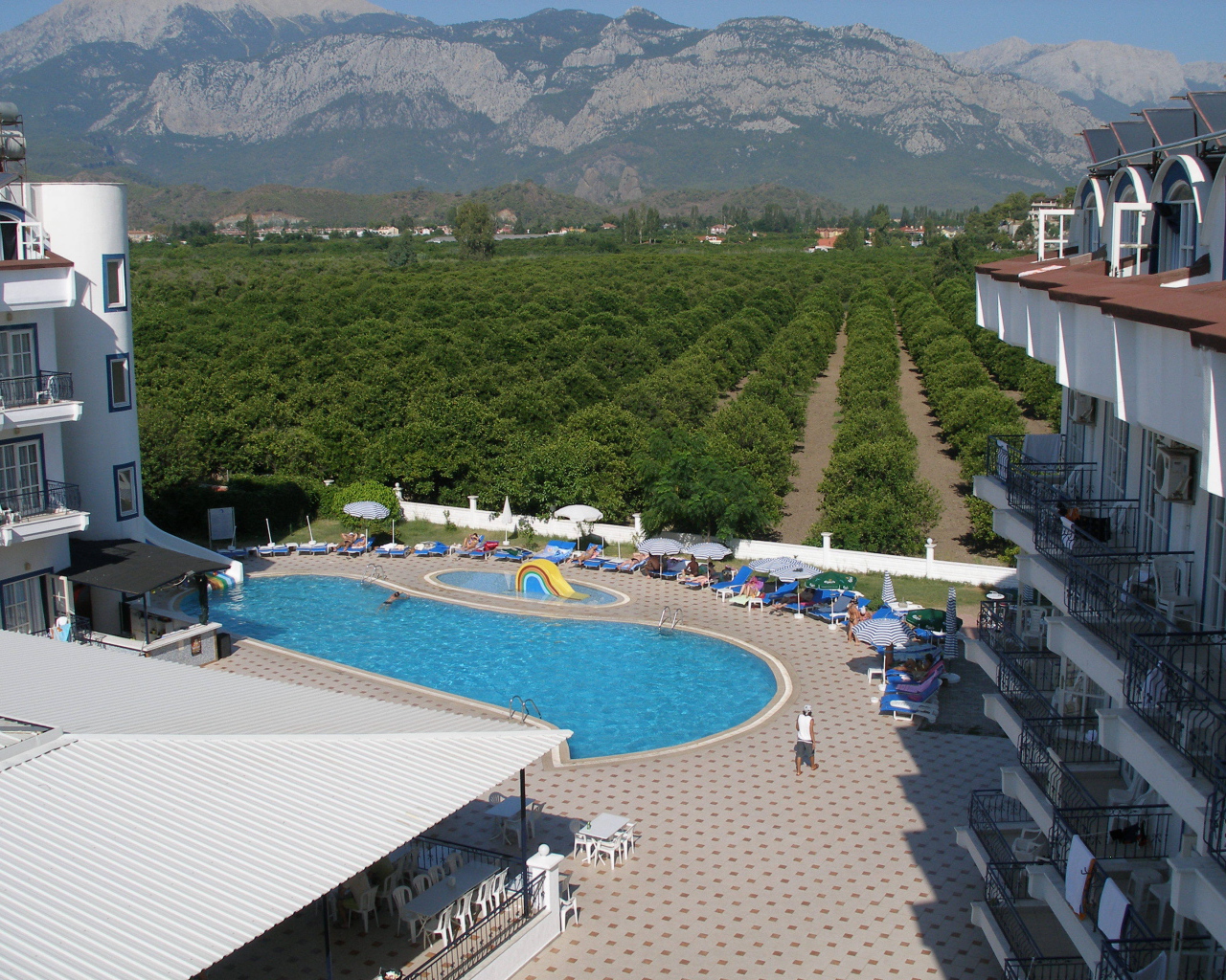 Зеленые сады в Кемере, Турция