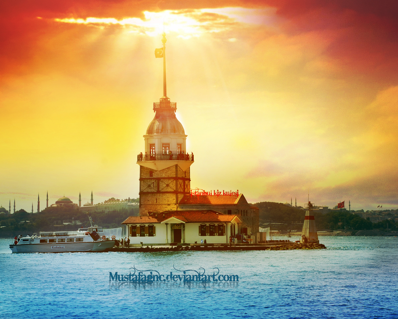 Маяк в бухте Стамбула