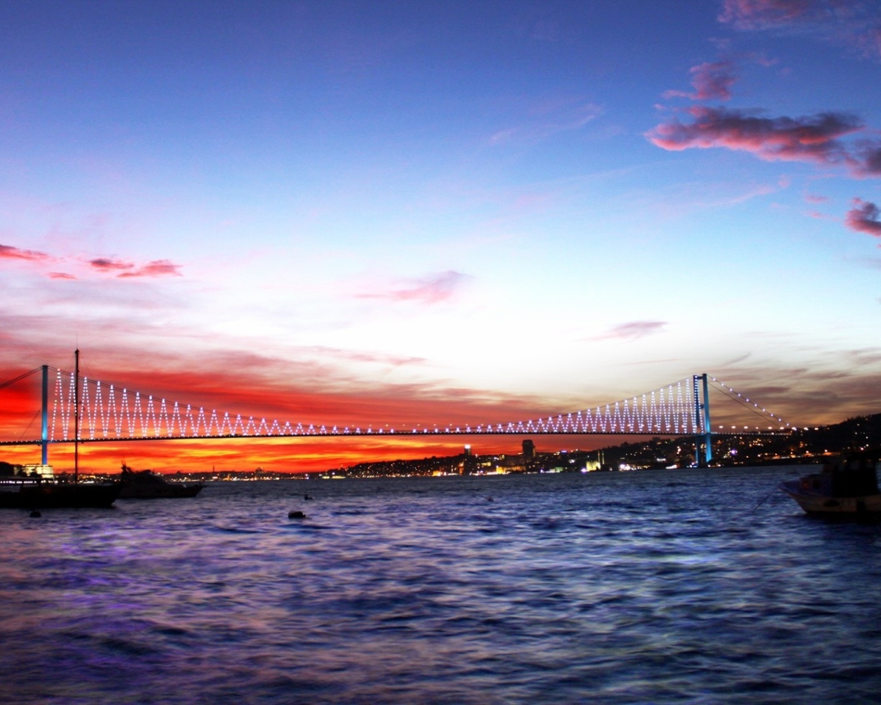 Красный закат в Стамбуле