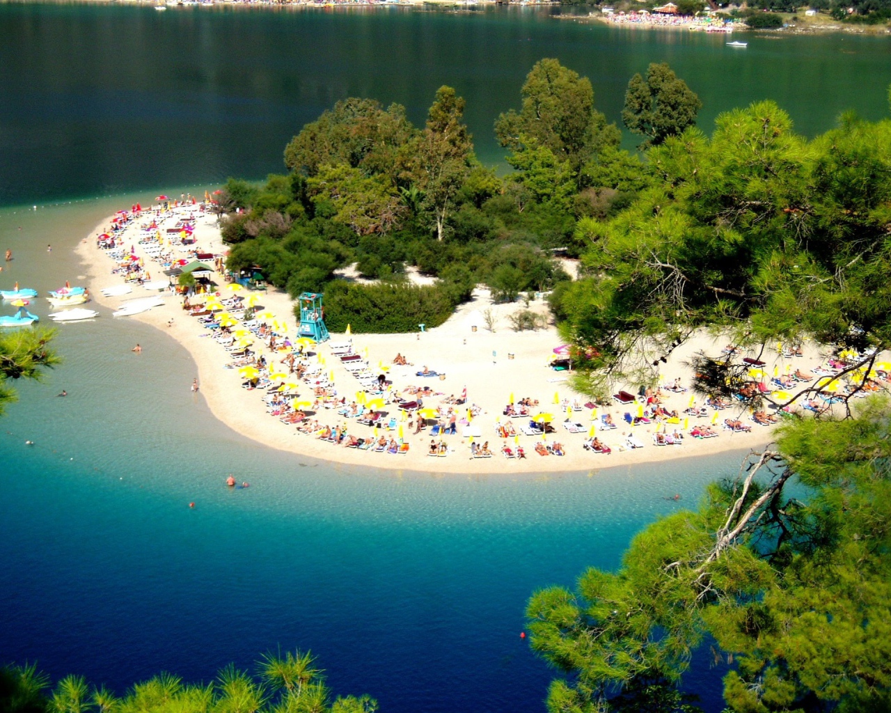 Отдых на пляже в Фетхие, Турция