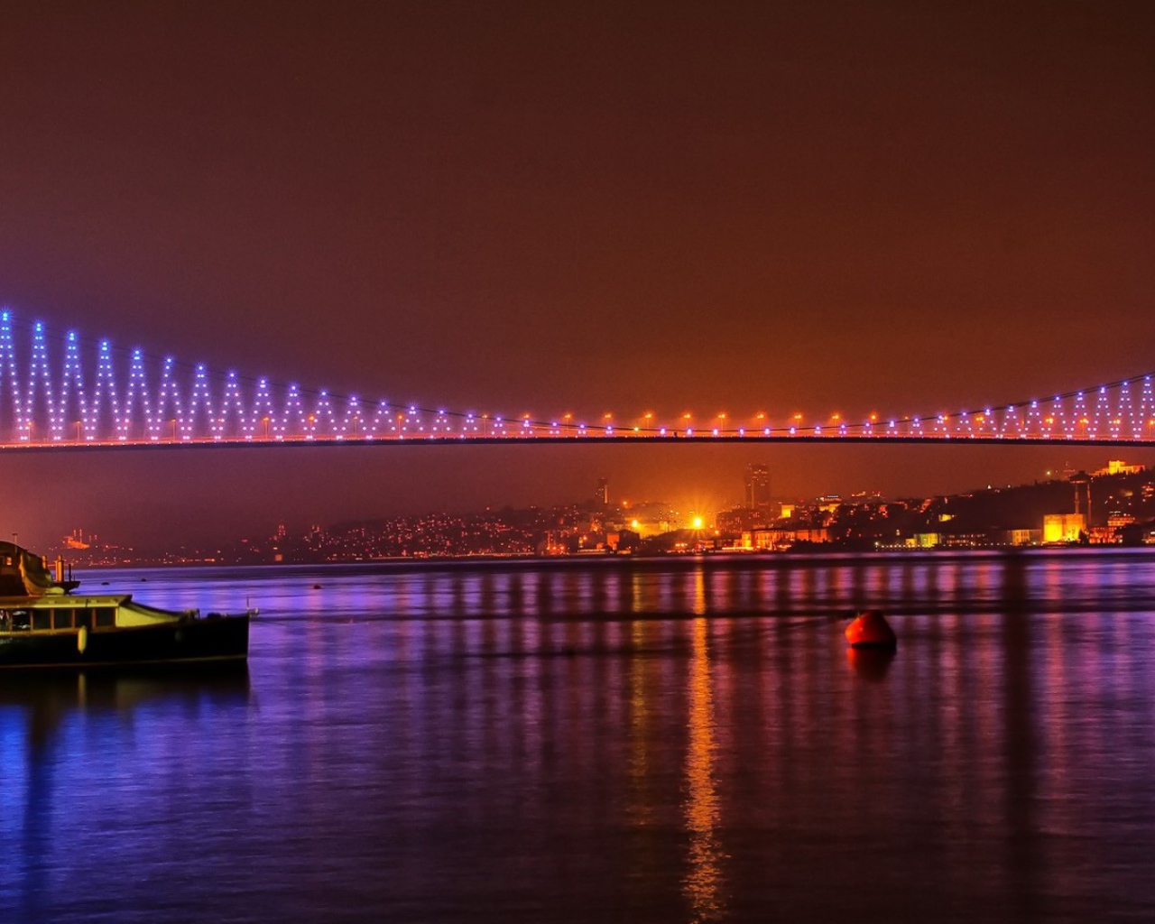 Мост над проливом в Стамбуле