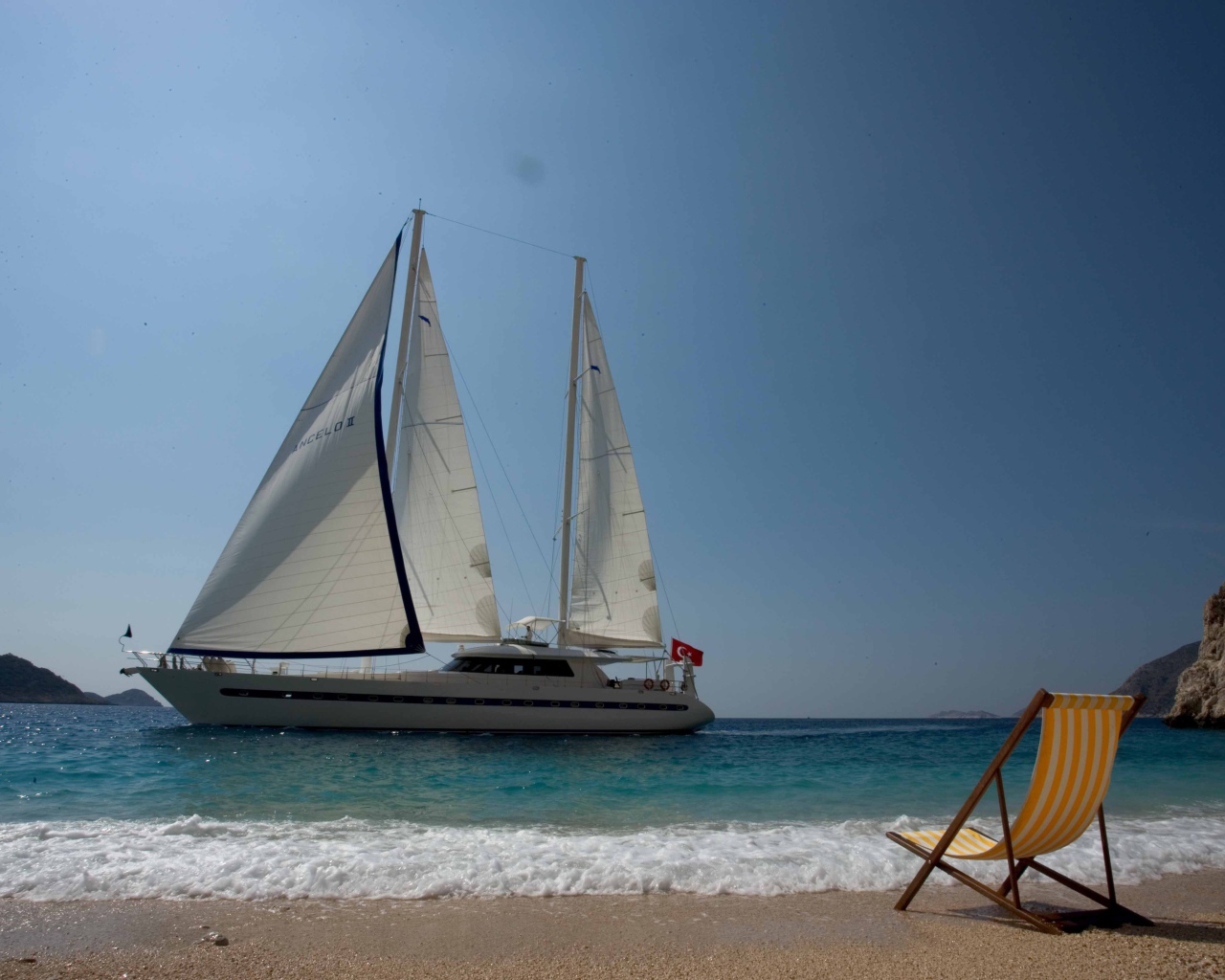 Яхта в гавани Белек, Турция