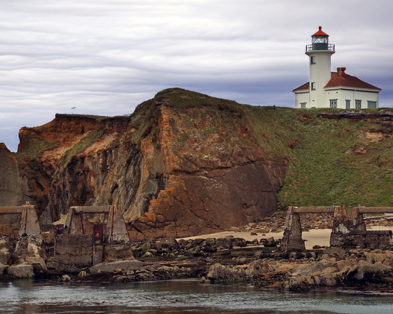 Маяк на побережье Орегона, США