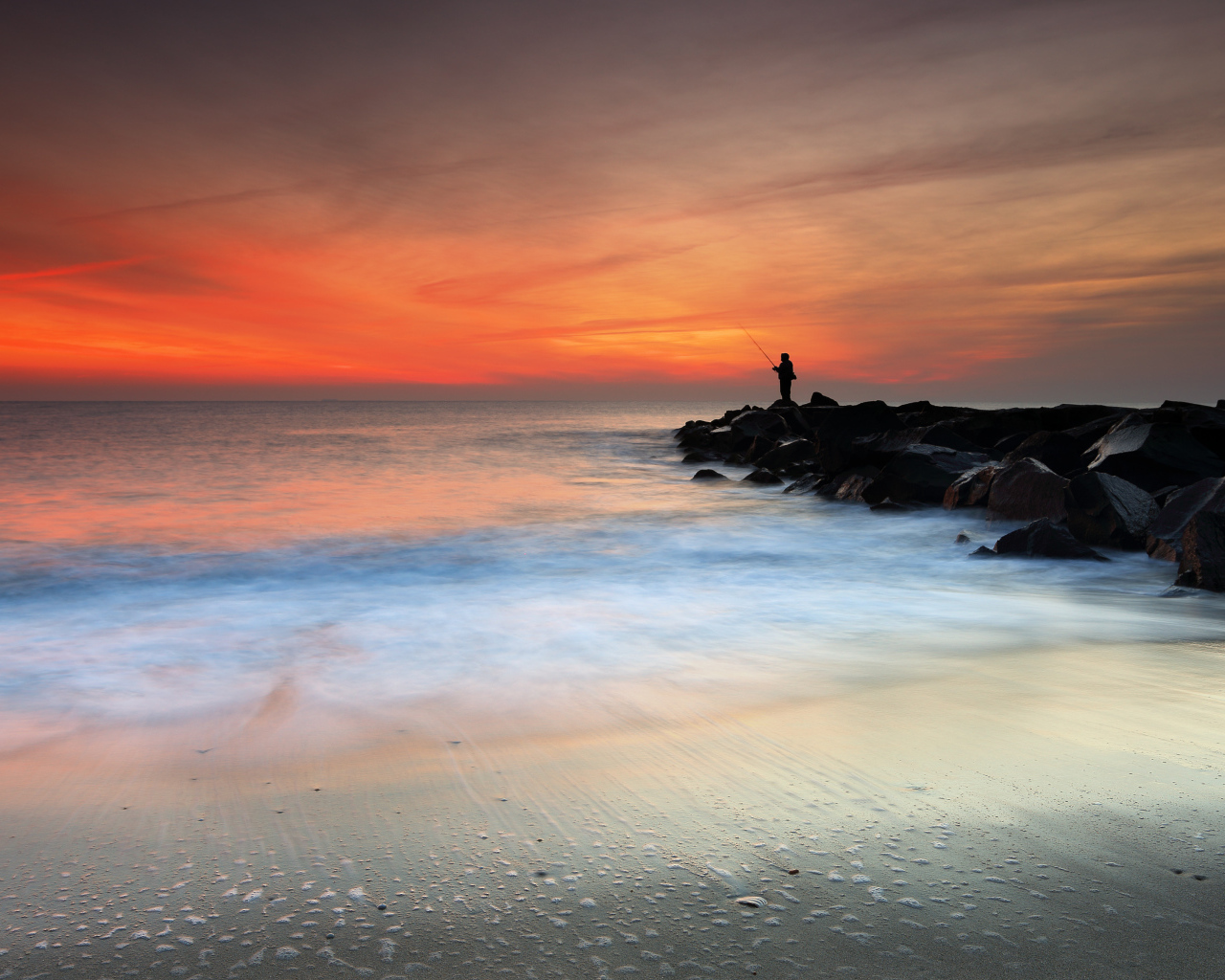 Монмут Бич, Нью-Джерси во время восхода солнца, США