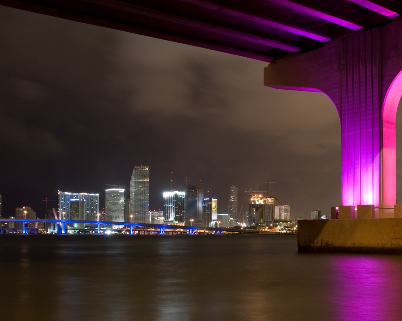 Опора моста в Майами